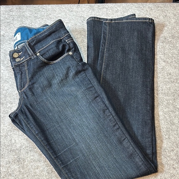 👖 Discover timeless elegance with these PAIGE Hidden Hills Straight Jeans! 👖 - Picture 1 of 16